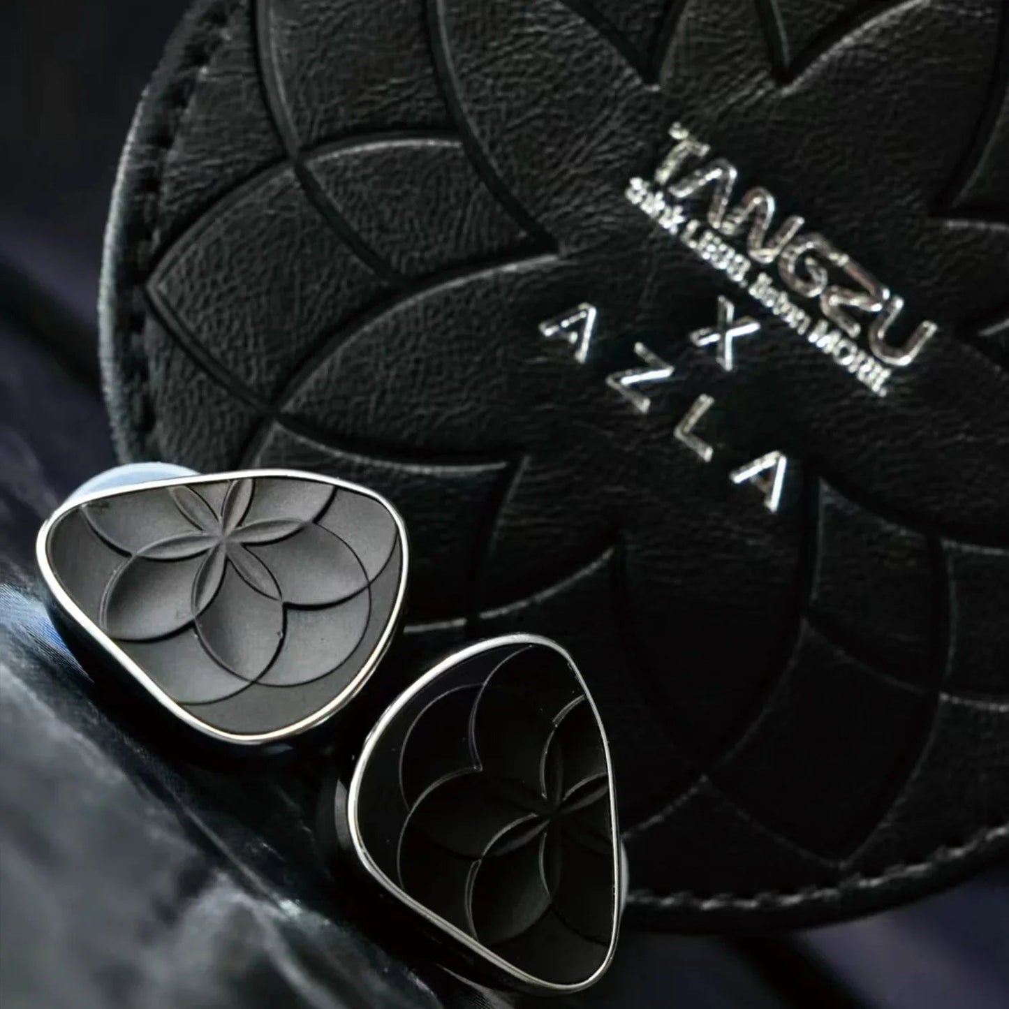 TANGZU X AZLA NOIR BLANC 1DD+3BA Hybrid Driver In - Ear Monitor Earphone - The HiFi Cat