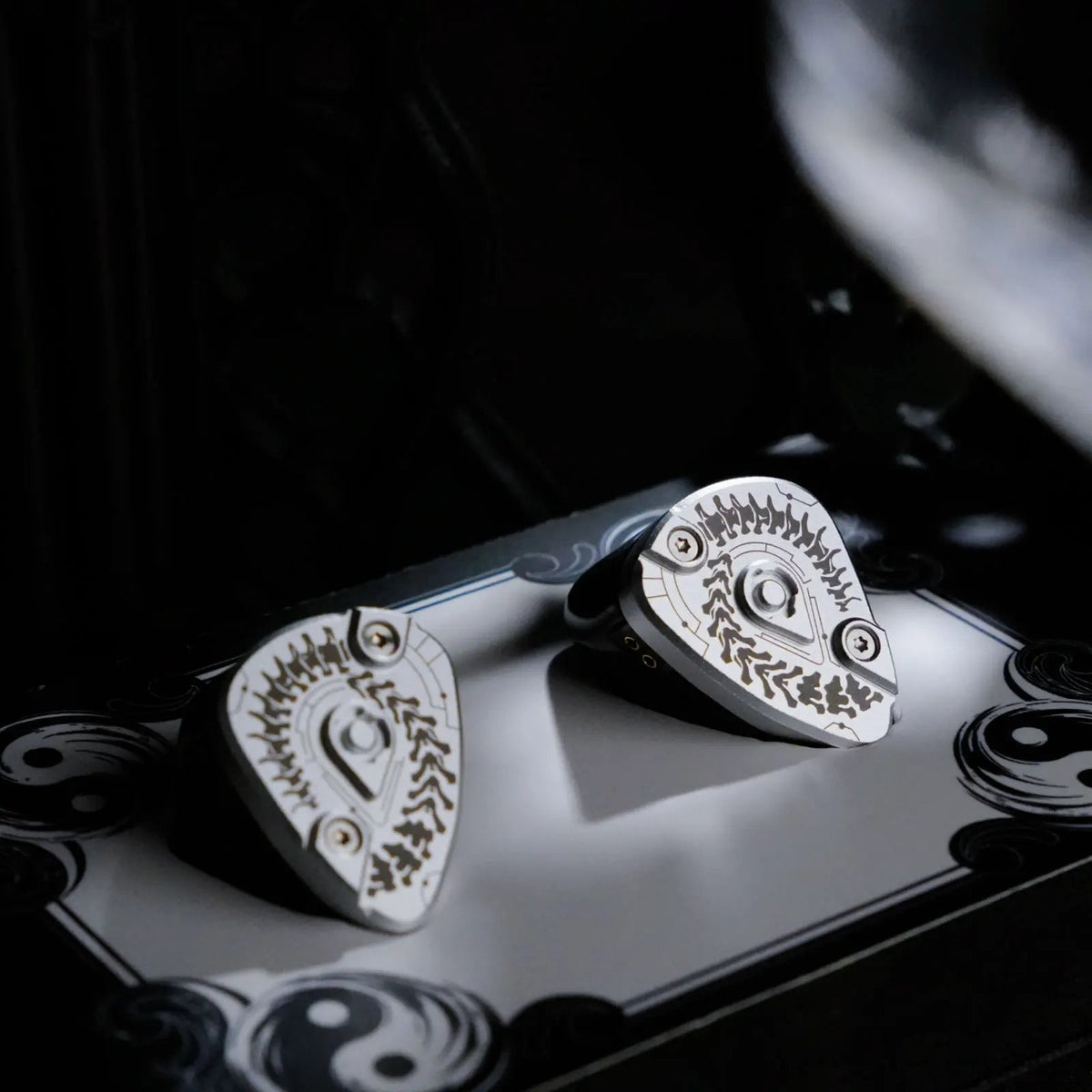 HE Bu Lianshi 1DD + 4BA Hybrid IEMs with 3.5mm & 4.4mm Plugs - The HiFi Cat