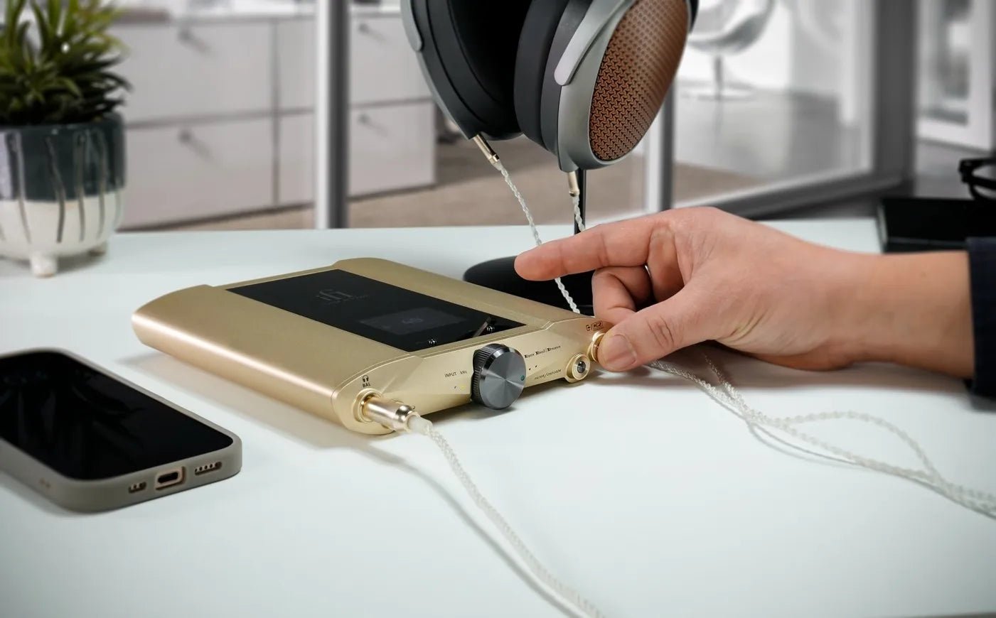 IFi Audio iDSD Valkyrie Premium Portable DAC/Headphone Amplifier - The HiFi Cat