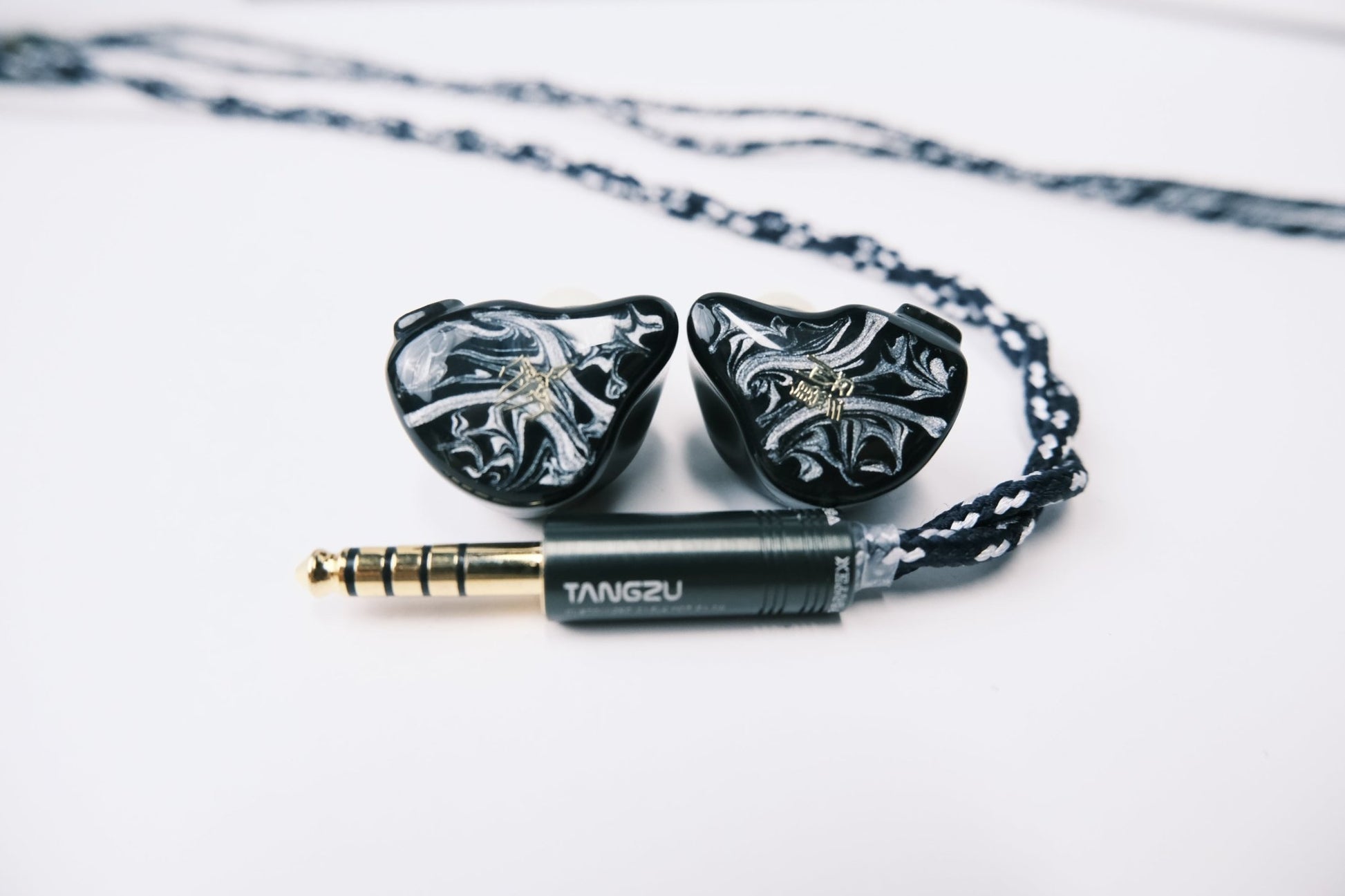 TANGZU BaJie 1 Dynamic Driver 4 Balance Armature IEMs Hybrid Earphones - The HiFi Cat