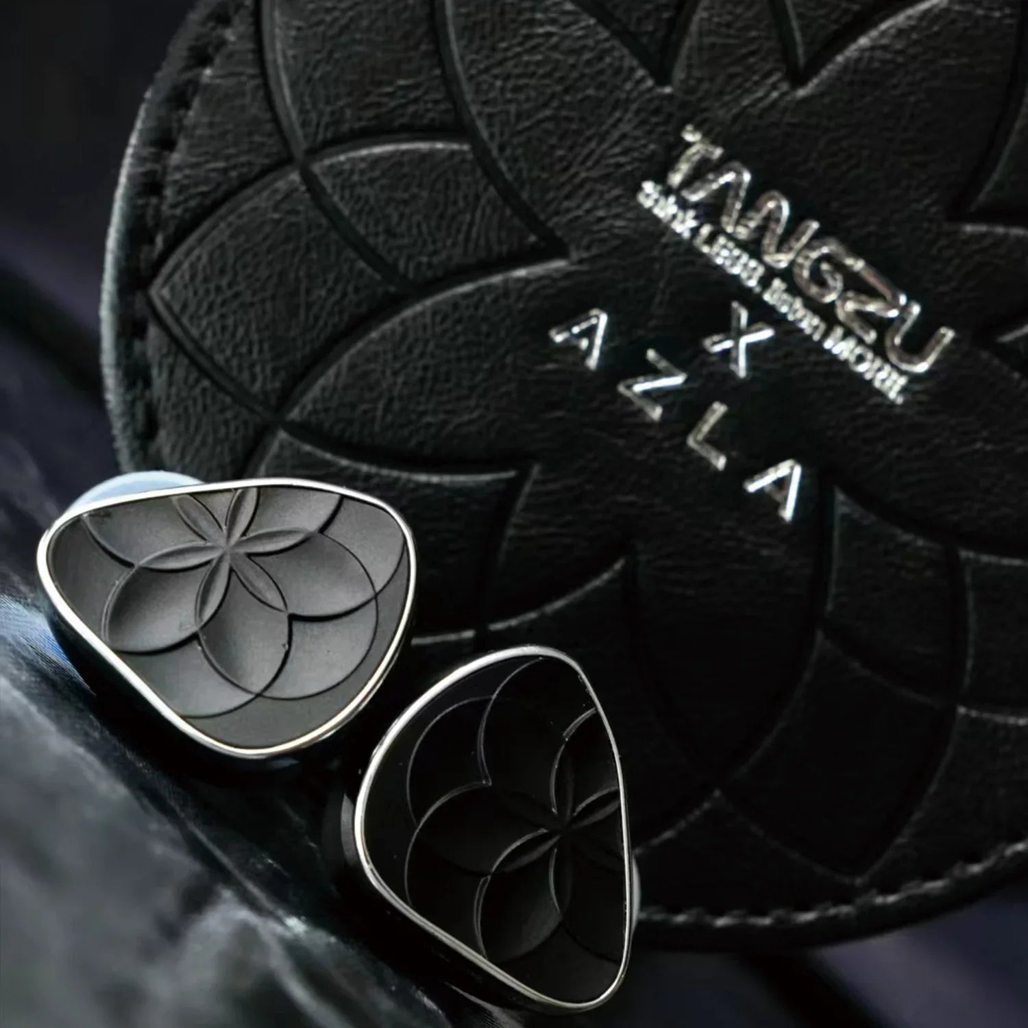 TANGZU X AZLA NOIR BLANC 1DD+3BA Hybrid Driver In - Ear Monitor Earphone - The HiFi Cat